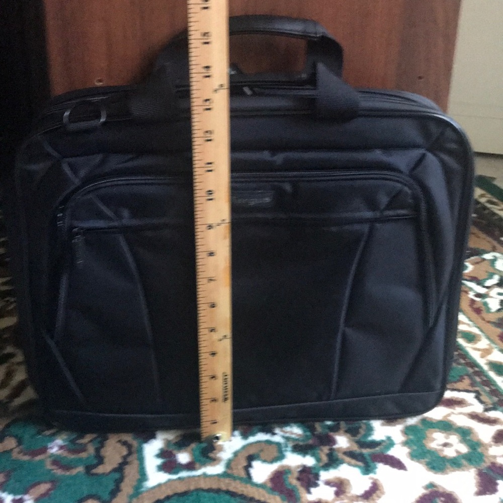 Targus padding laptop bag- black color - Picture 3 of 16